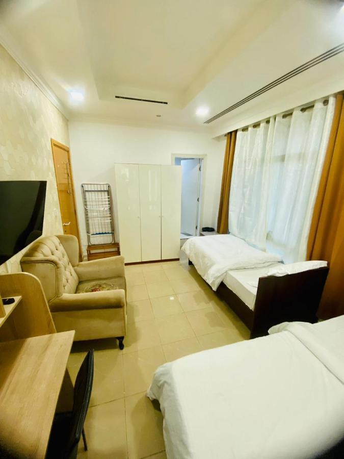 Gazde/Camere de închiriat Nice Budget And Bed Space For 