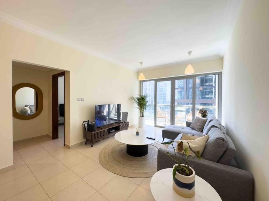 Spacious Place Near Mall, Fountains & Burj Khalifa