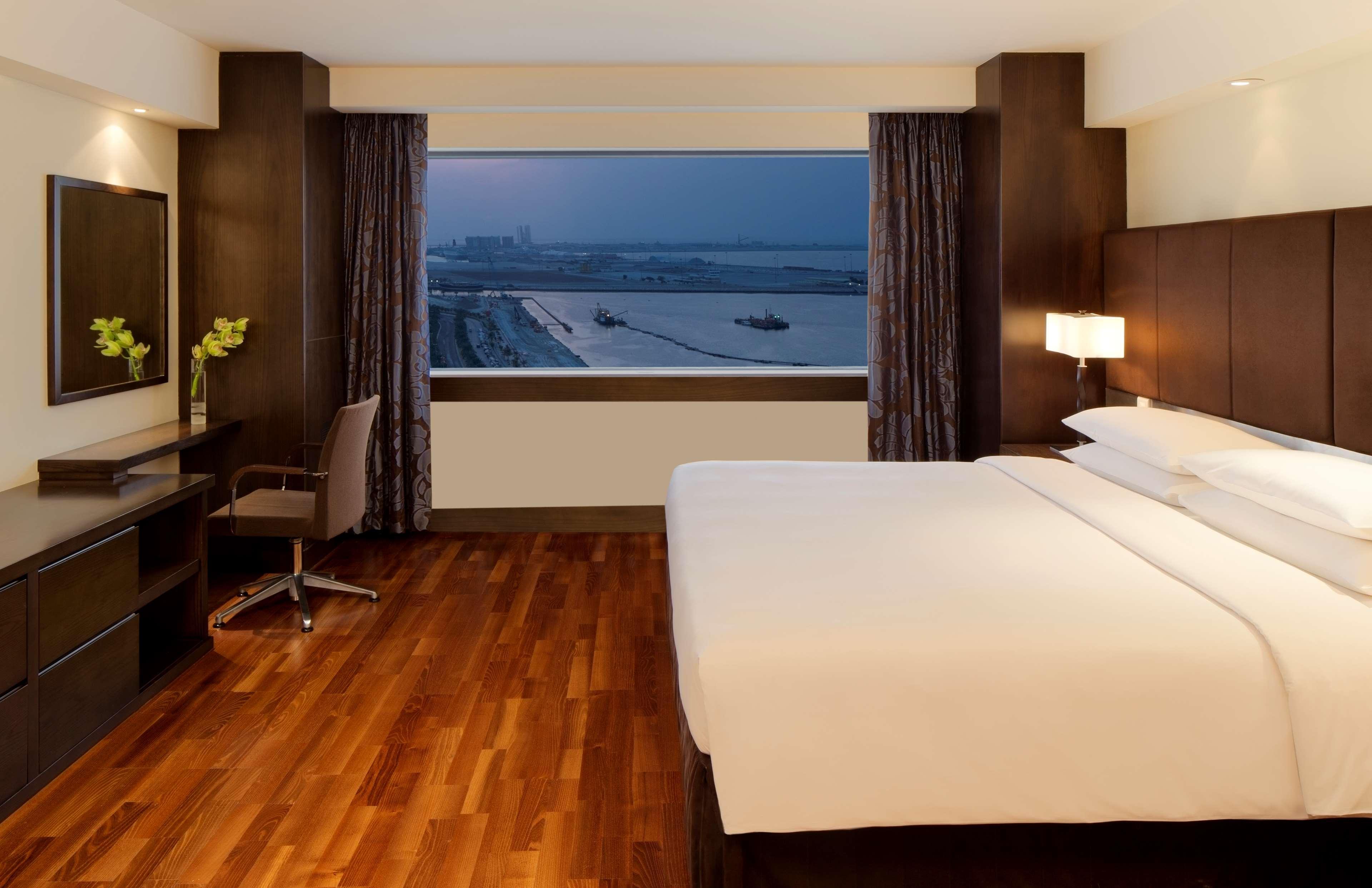 Hyatt Regency - Corniche 5* Dubái
