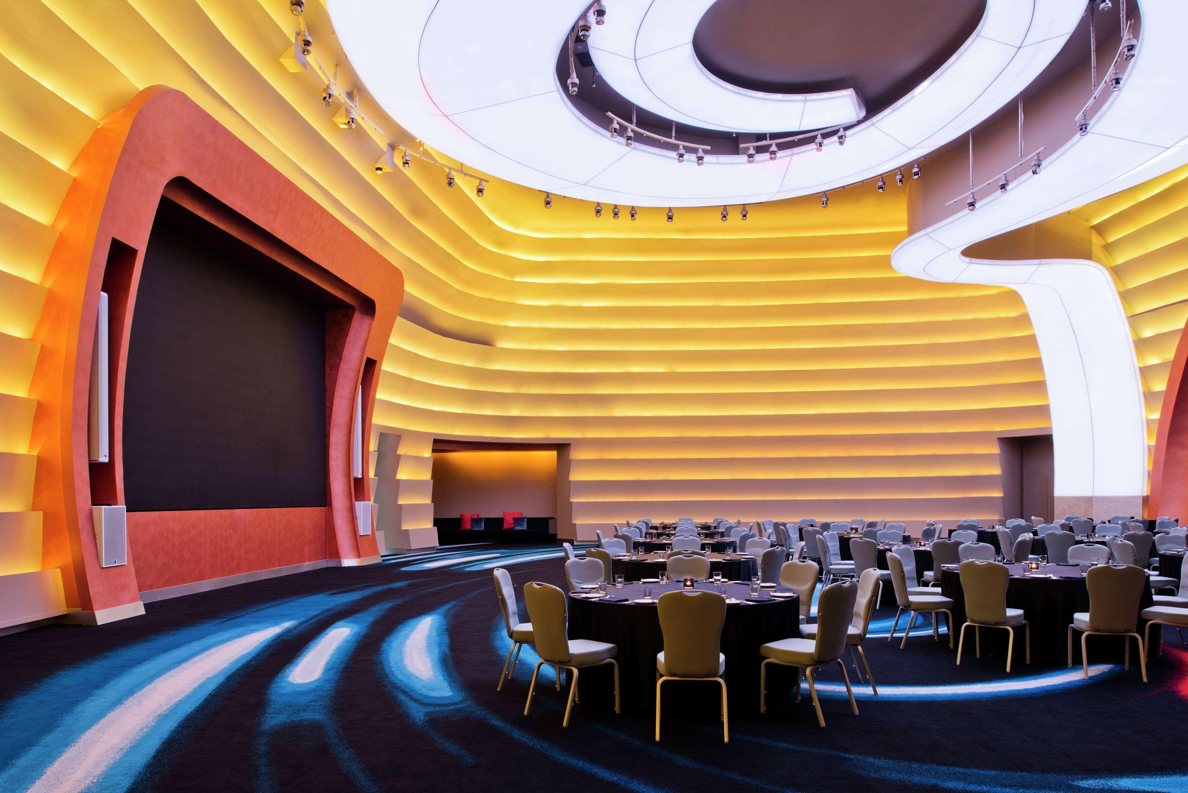 V Dubai, Curio Collection By Hilton Hotel