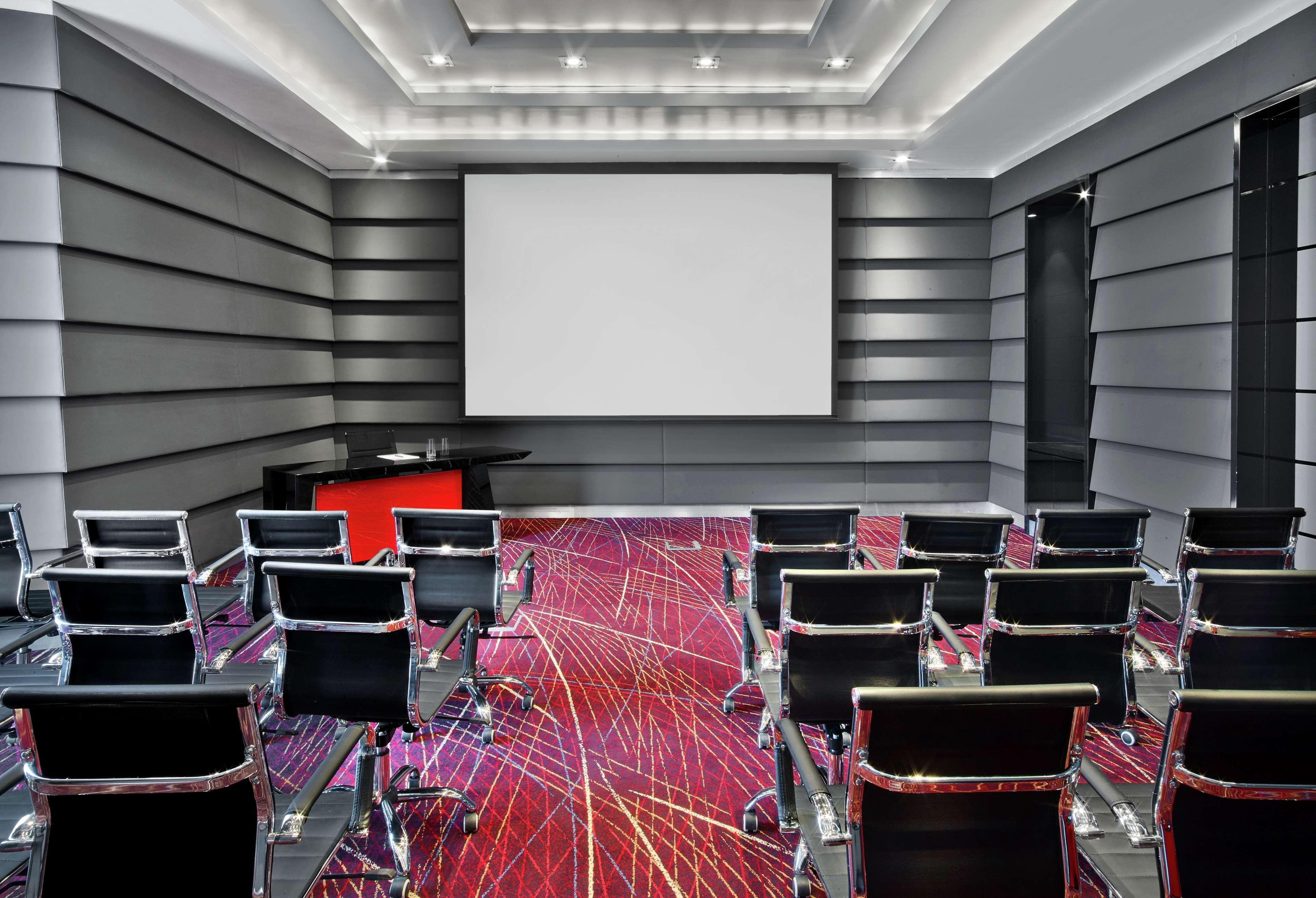 V Dubai, Curio Collection By Hilton 5*