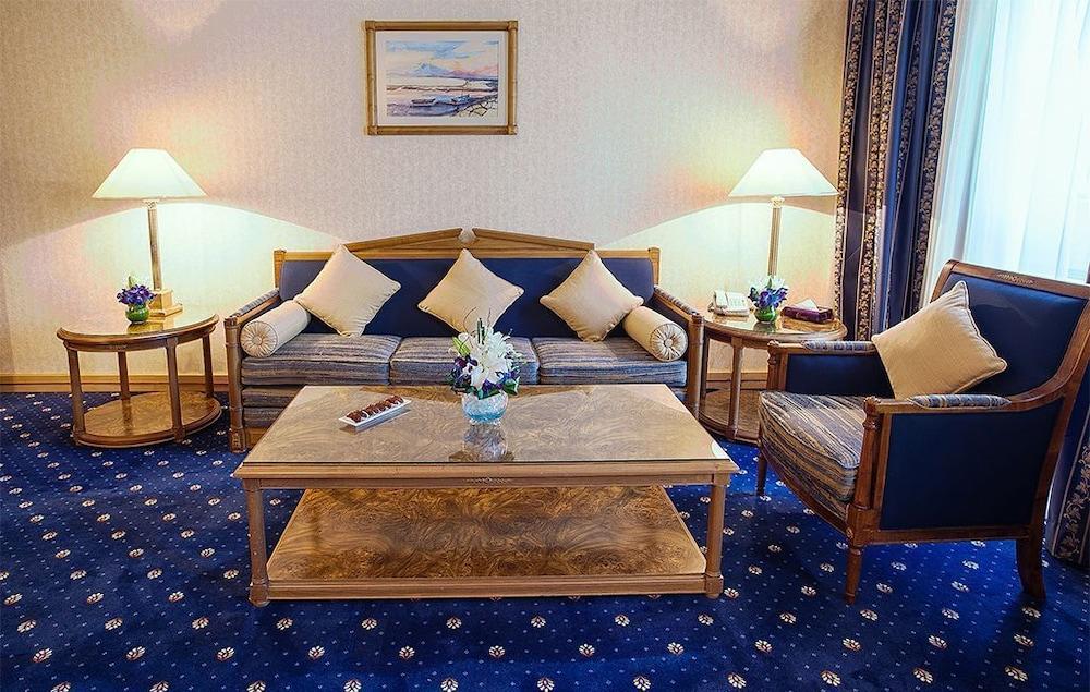 Hotel Capitol