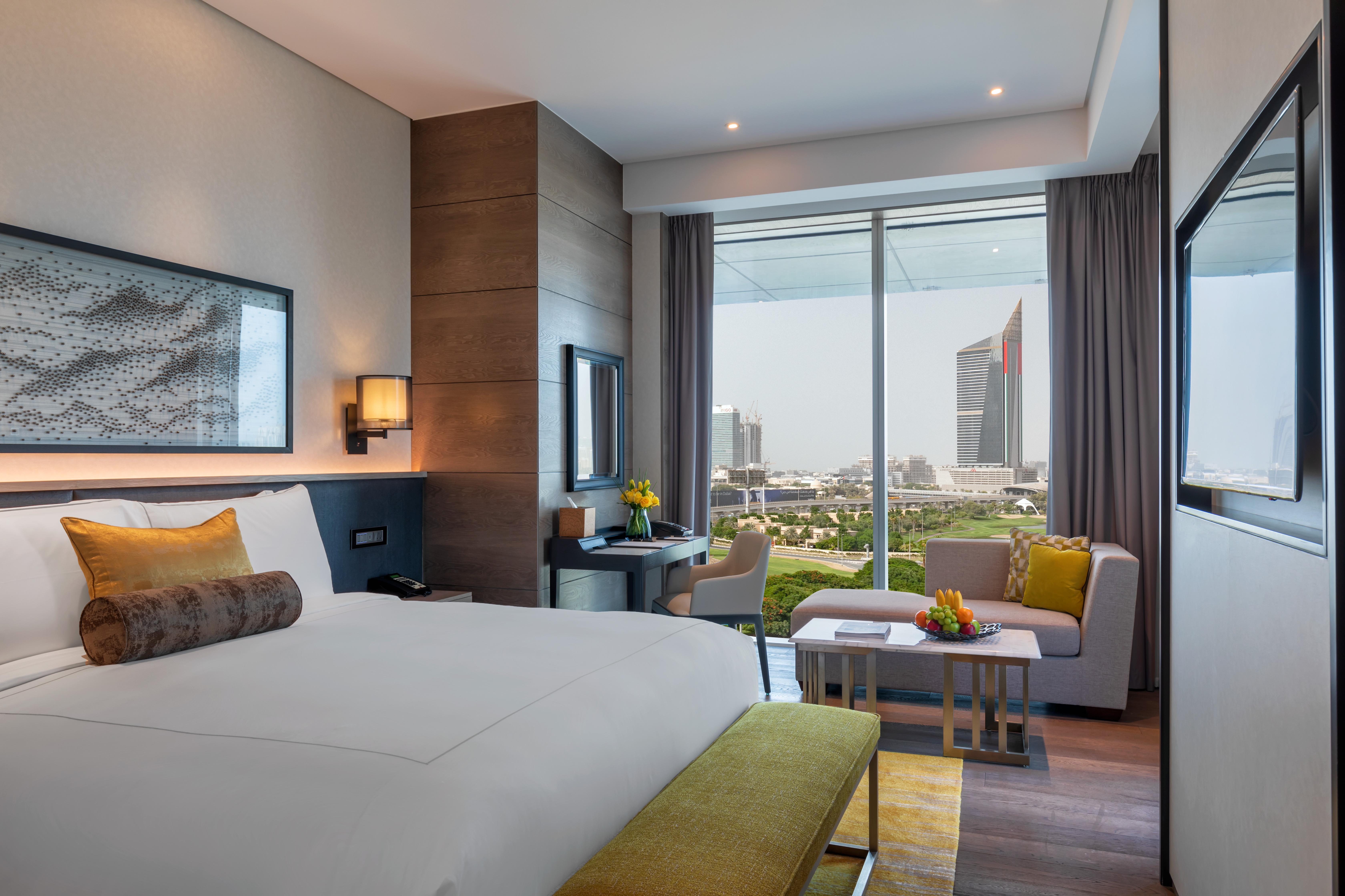 Taj Jumeirah Lakes Towers 5*