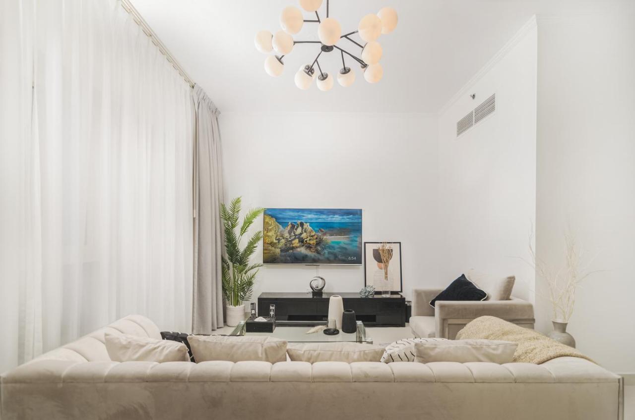 Oskena - Magical View Two Bedroom Marina Apartment