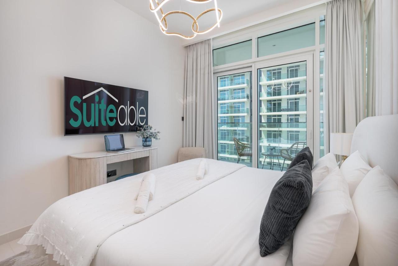 Elegant Seaside Living 3-bedroom Emaar Beachfront By Suiteable Dubaï