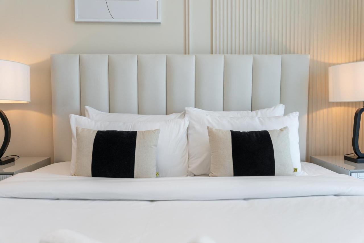 Elegant Seaside Living 3-bedroom Emaar Beachfront By Suiteable