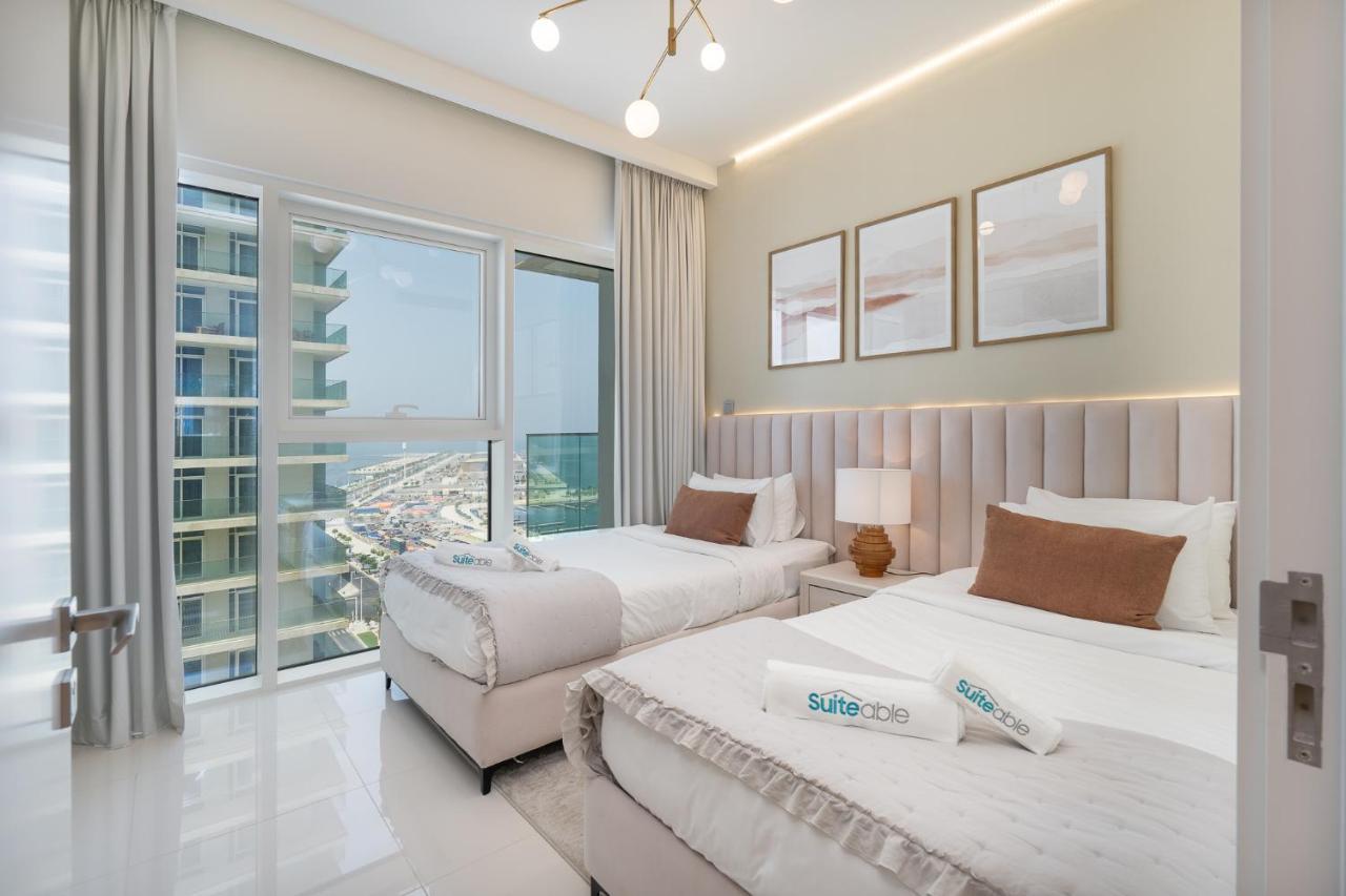 Elegant Seaside Living 3-bedroom Emaar Beachfront By Suiteable Dubaï