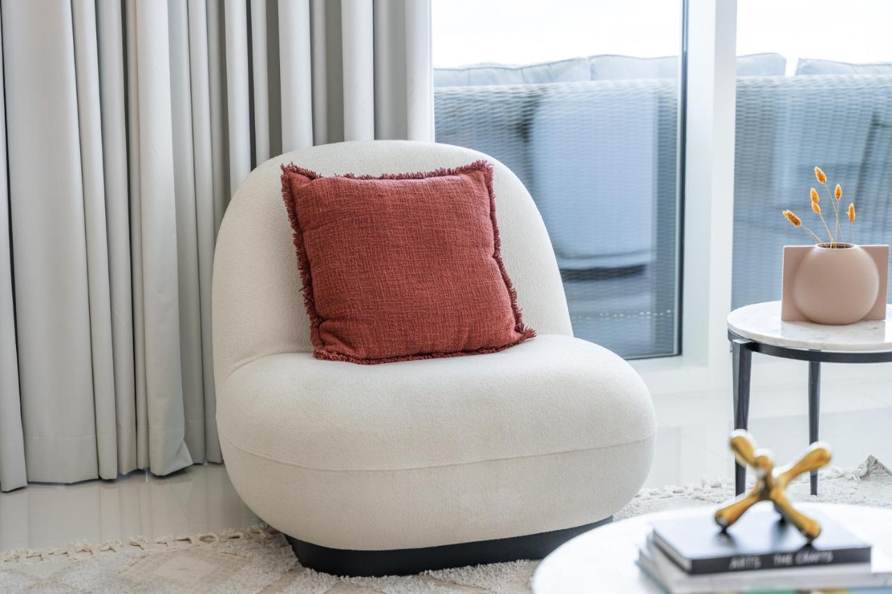 Elegant Seaside Living 3-bedroom Emaar Beachfront By Suiteable Appartement