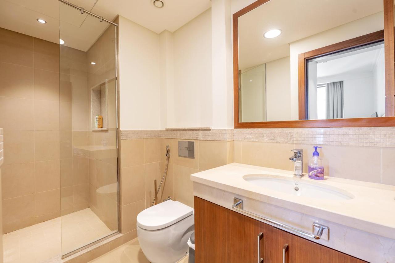 Apartment Burj Vista, Downtown Collection Dubai
