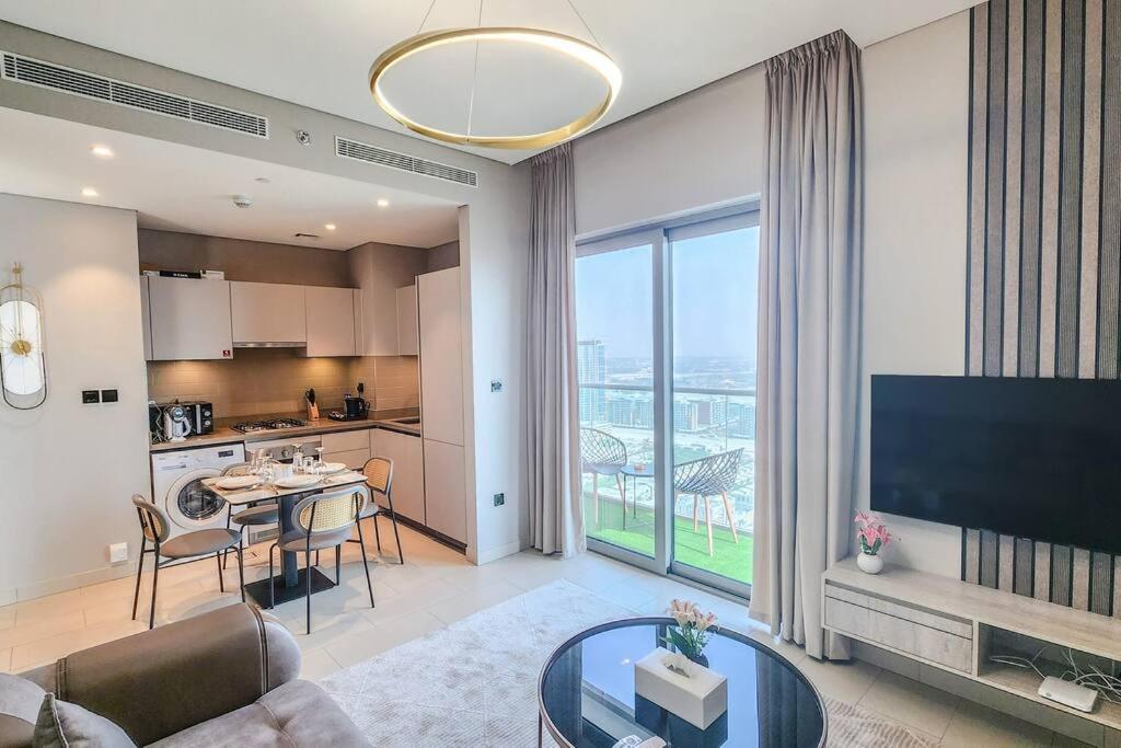 By Latinem Luxury 1br Holiday Cvr A3109 Near Burj Khalifa *