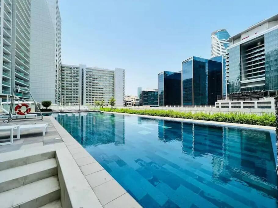 Apartment Reva Tower- 2br Mall Walking & Canal Facing