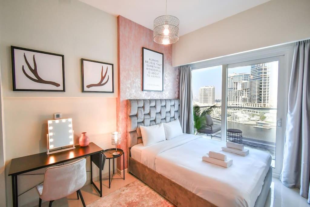 Apartment Reva Tower- 2br Mall Walking & Canal Facing