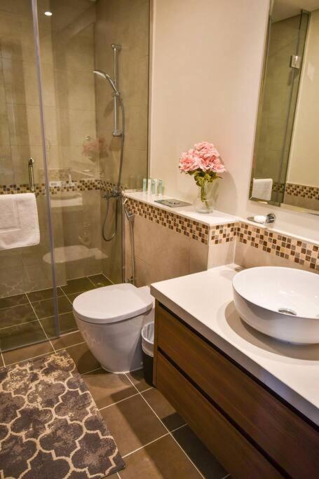 Apartment Reva Tower- 2br Mall Walking & Canal Facing Dubai