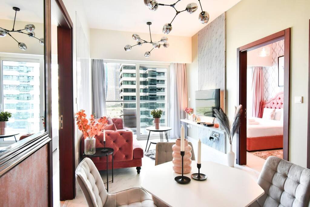 Apartment Reva Tower- 2br Mall Walking & Canal Facing *