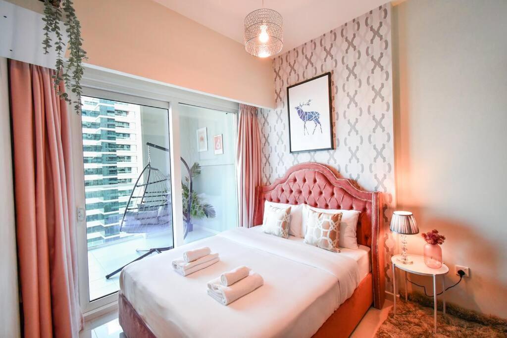 Apartment Reva Tower- 2br Mall Walking & Canal Facing *