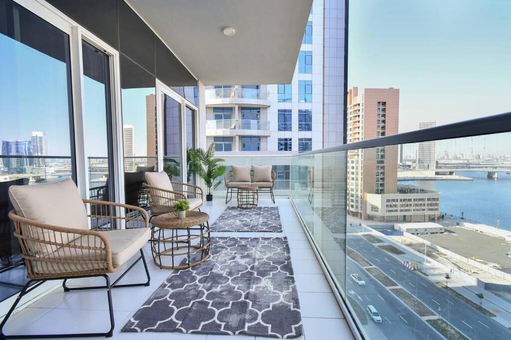 Apartment Reva Tower- 2br Mall Walking & Canal Facing *