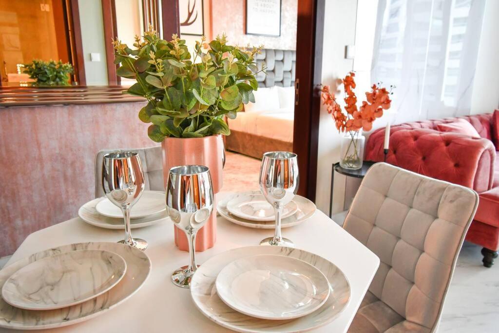 Reva Tower- 2br Mall Walking & Canal Facing