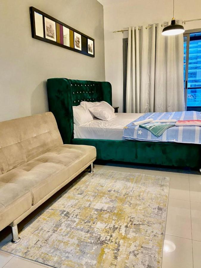 Spacious In Marina With Balcony Dubái