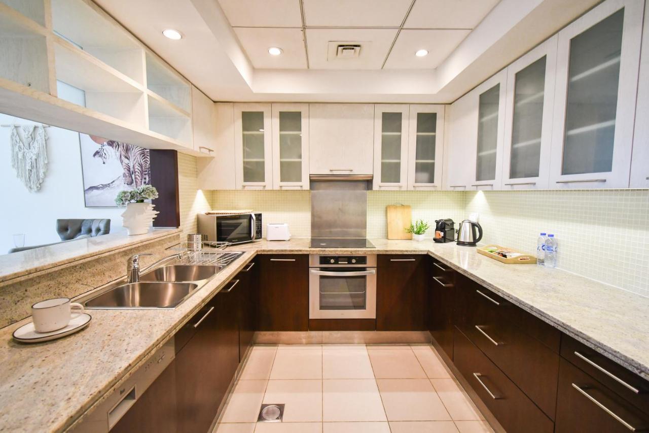 Apartamento Downtown-high Floor Mesmerizing Fountain View 2br Chic Dubái