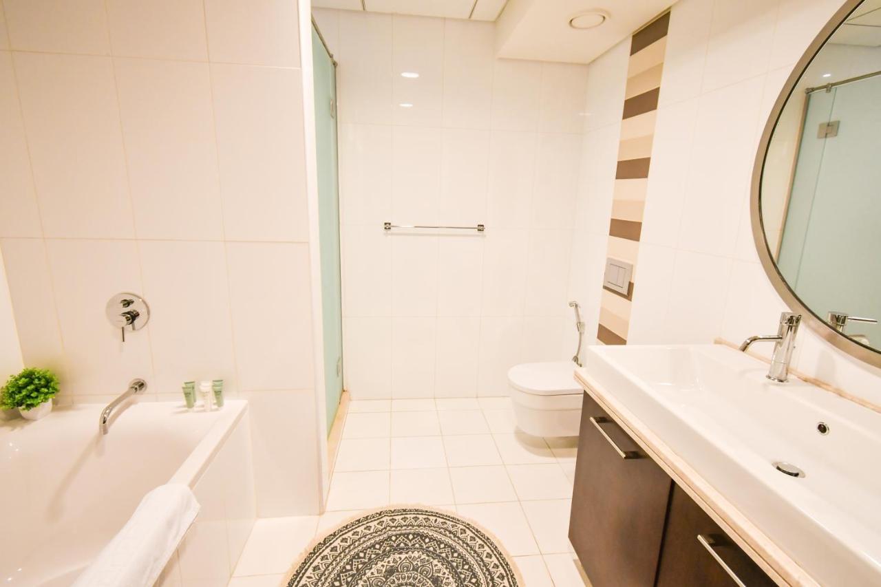 Downtown-high Floor Mesmerizing Fountain View 2br Chic Apartamento Dubái