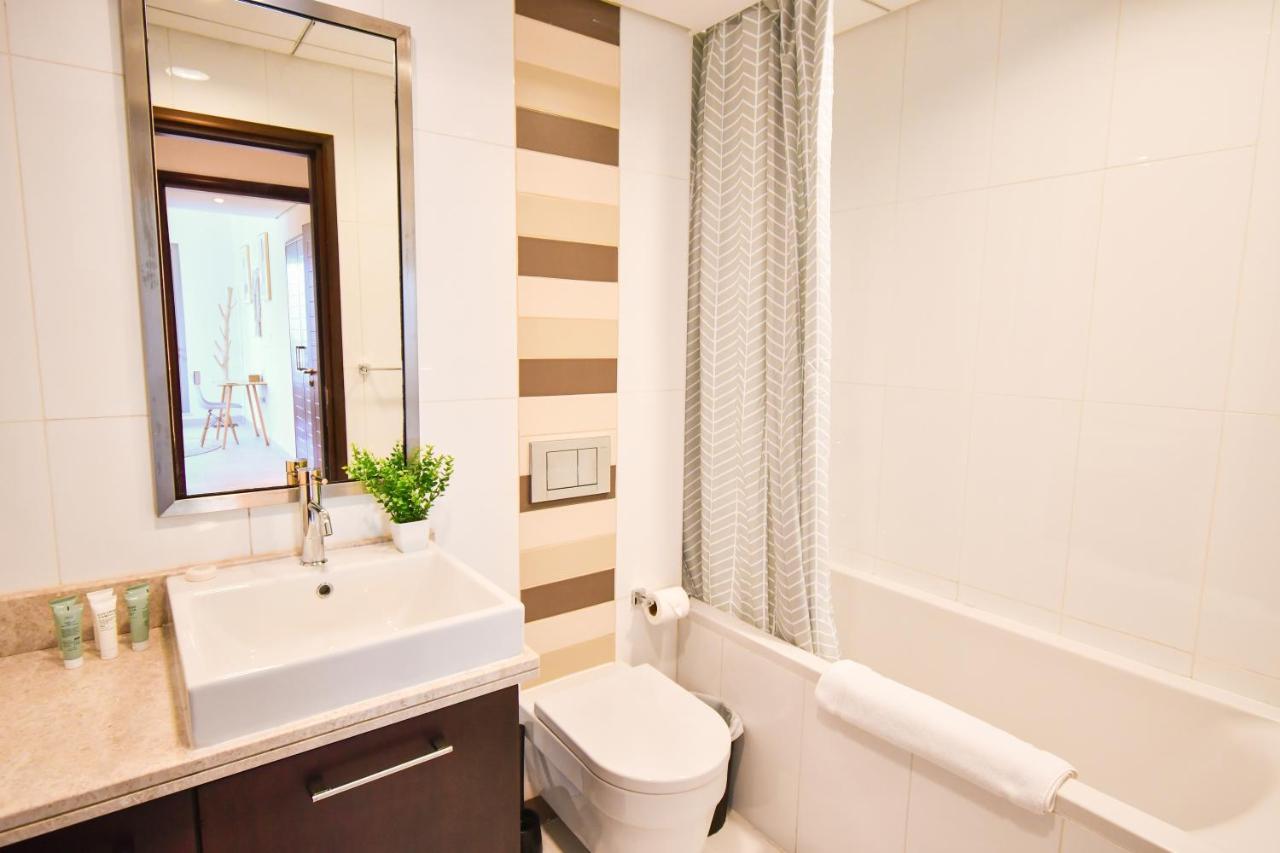 Downtown-high Floor Mesmerizing Fountain View 2br Chic Apartamento