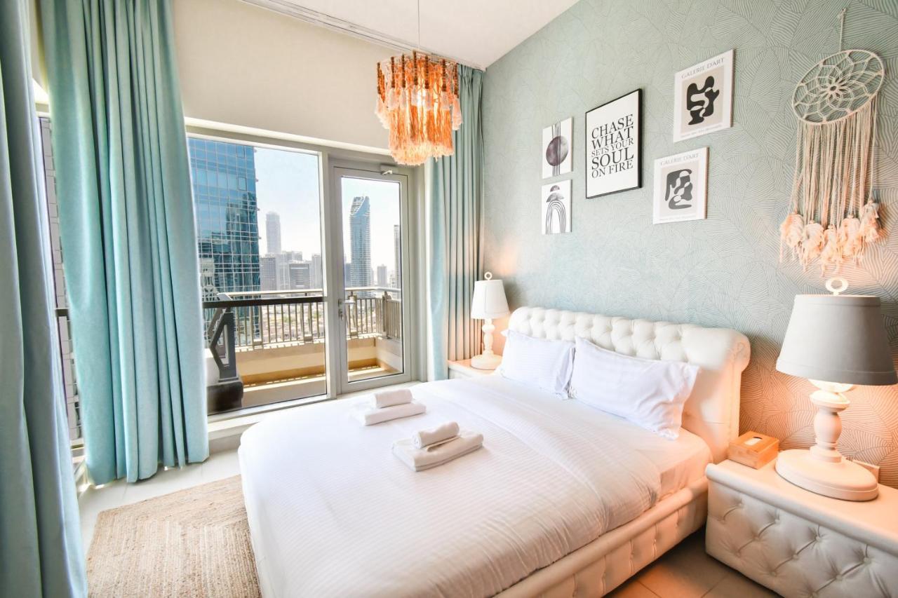 Downtown-high Floor Mesmerizing Fountain View 2br Chic Apartamento