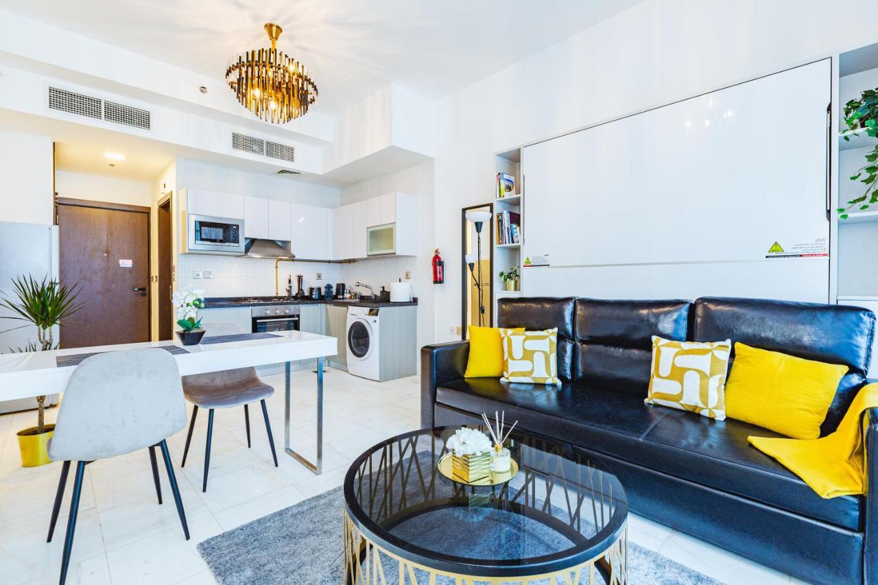 Waves Homes - Chic With Balcony Overlooking Views