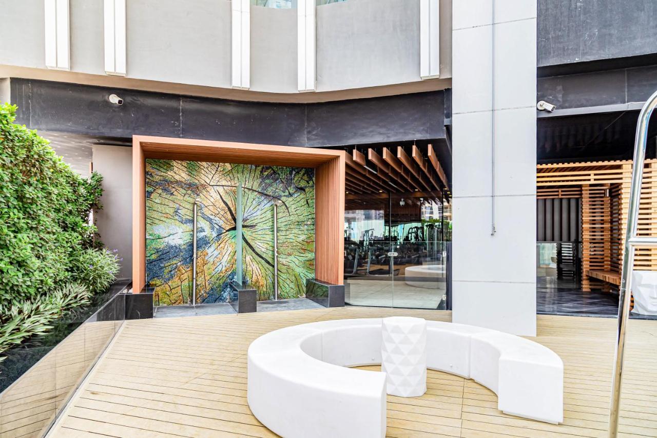 Waves Homes - Chic With Balcony Overlooking Views