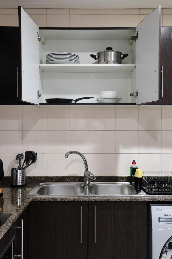 Stunning Marina View 1 Bedroom Appartement *