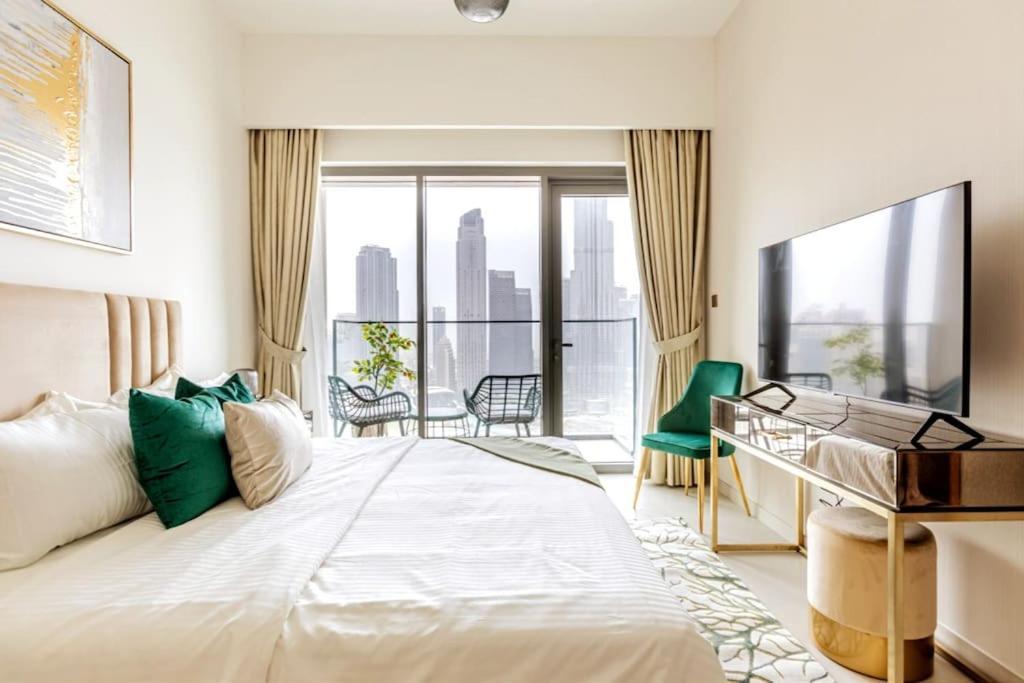 Apartment Luxury 2br High Floor Apt. W/ Burj Khalifa View With Laser Light Show And Dancing Fountain View *