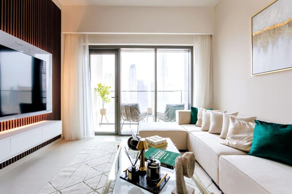 Luxury 2br High Floor Apt. W/ Burj Khalifa View With Laser Light Show And Dancing Fountain View Dubai