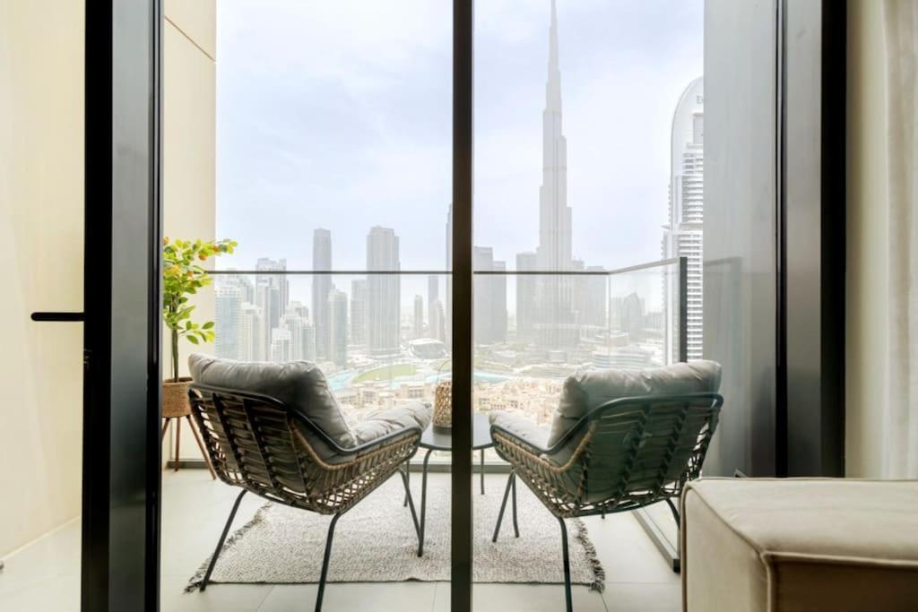 Luxury 2br High Floor Apt. W/ Burj Khalifa View With Laser Light Show And Dancing Fountain View Apartment
