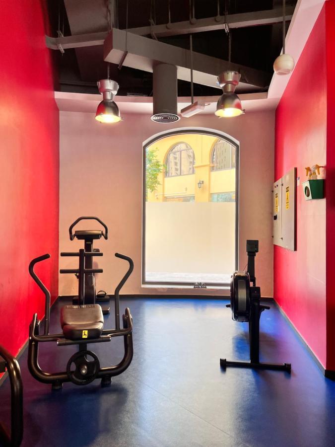 Ampus Hostal Dubái