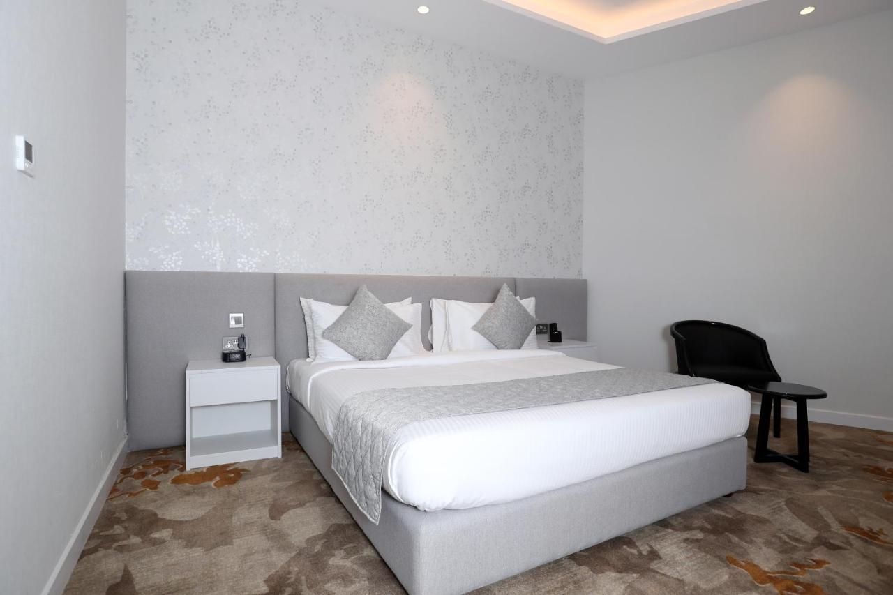 Estay Hotel 3*