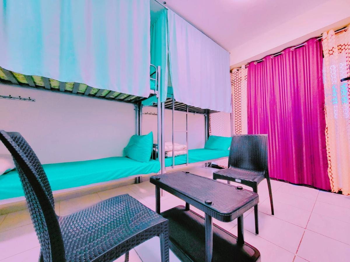 Vacation Near Adcb Metro & Sharaf Dg Metro Stations Dubái