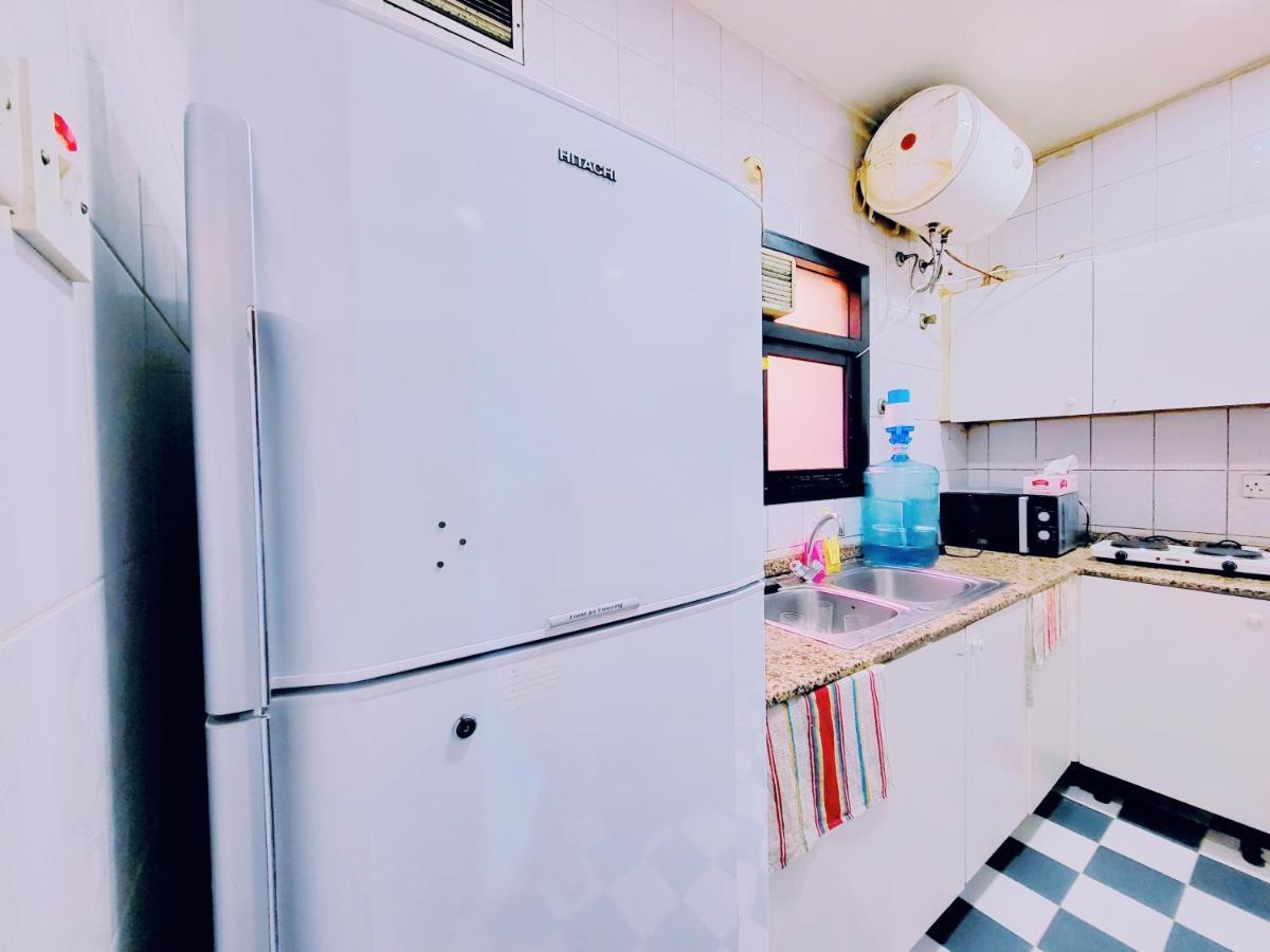 Vacation Near Adcb Metro & Sharaf Dg Metro Stations Hostal