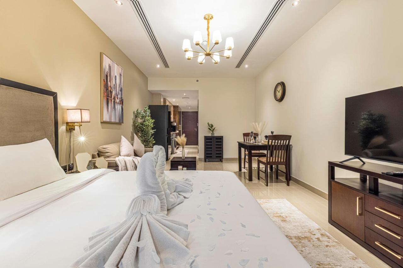 Daniels Cityscape At Elite Downtown Apartment *