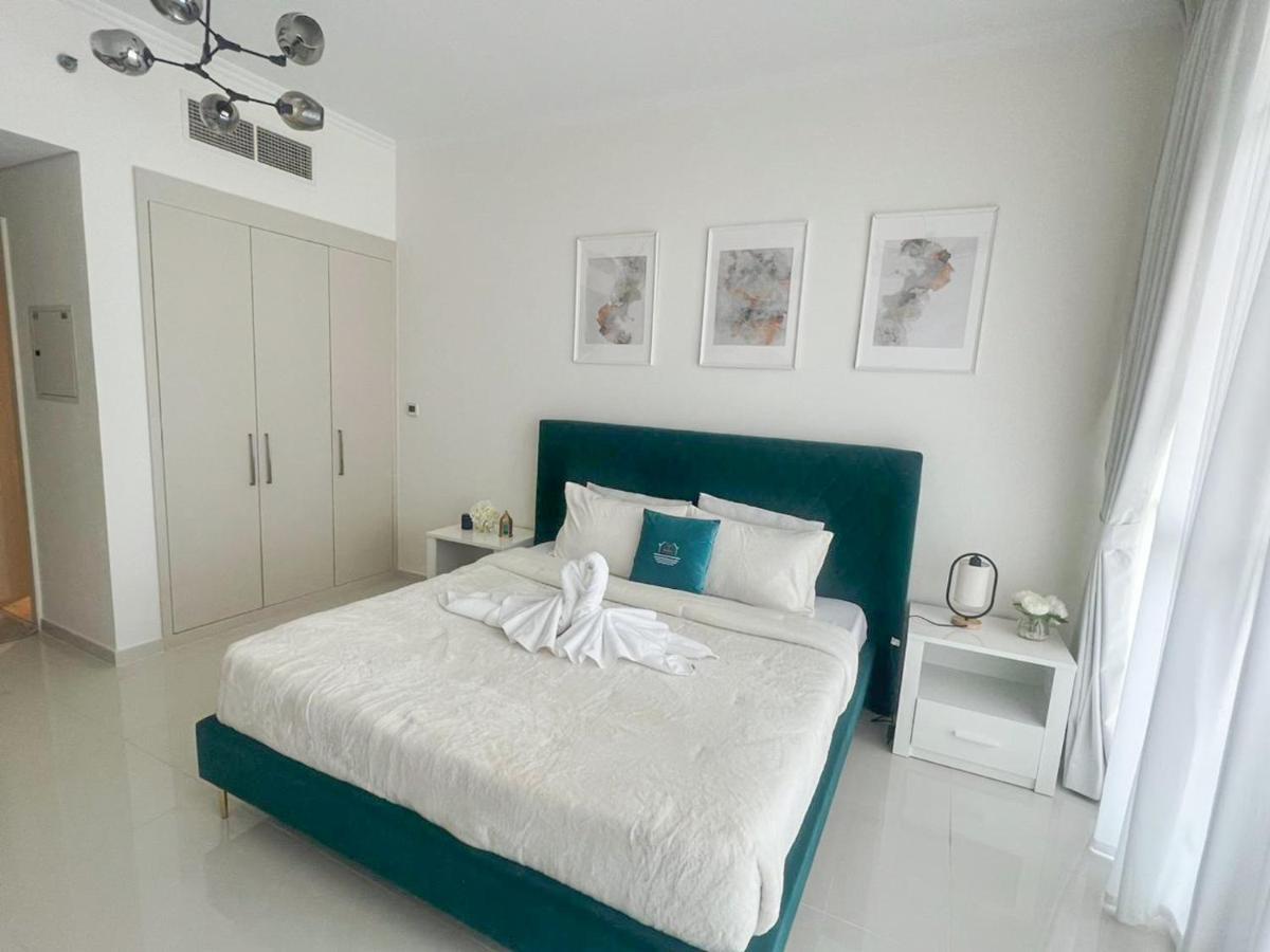 Modern With Wide Views From Balcony Dubai