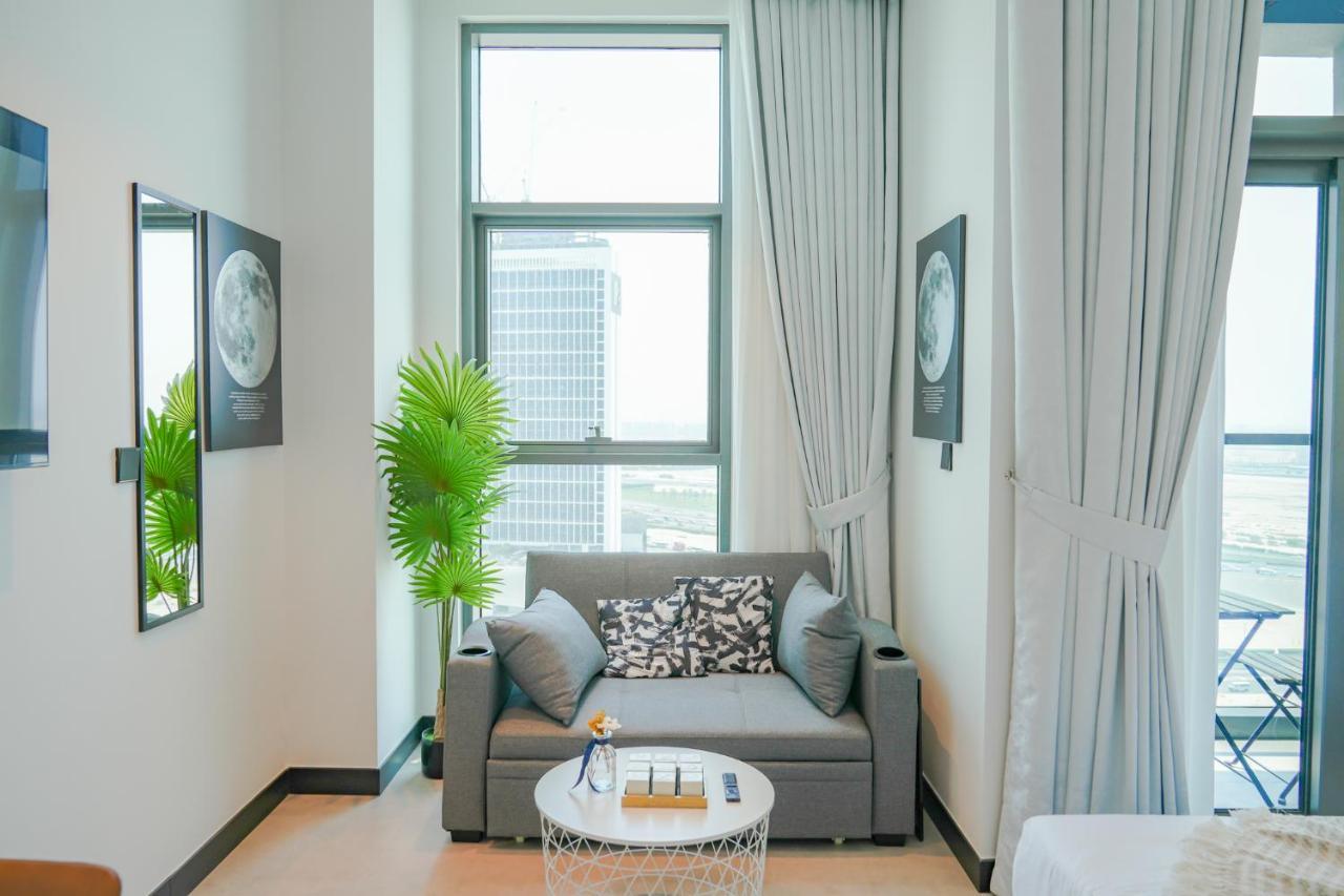 Stylish Loft With Balcony Overlooking Views Dubaï