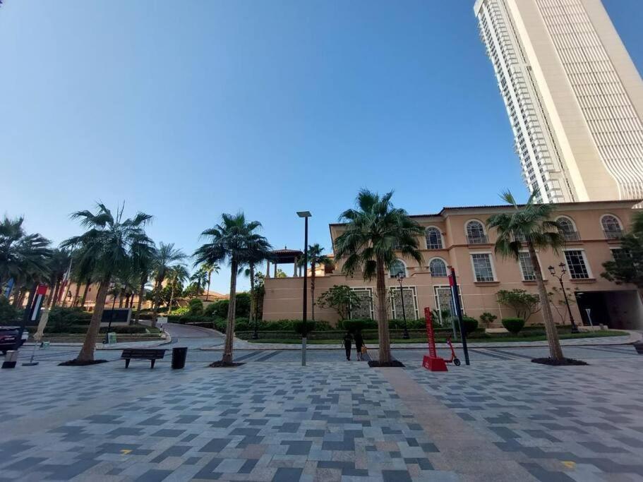 Sunset Oasis: Beachfront Dubai