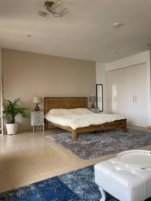 Sunset Oasis: Beachfront Dubai