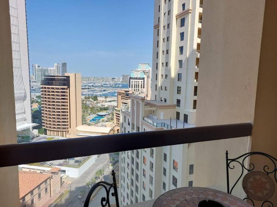 Sunset Oasis: Beachfront Dubai