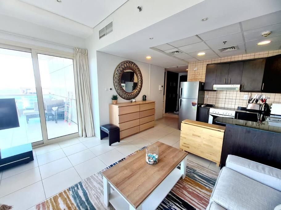 Sunrise Homes - With Huge Balcony & Amazing View Near Jbr Appartement Dubaï
