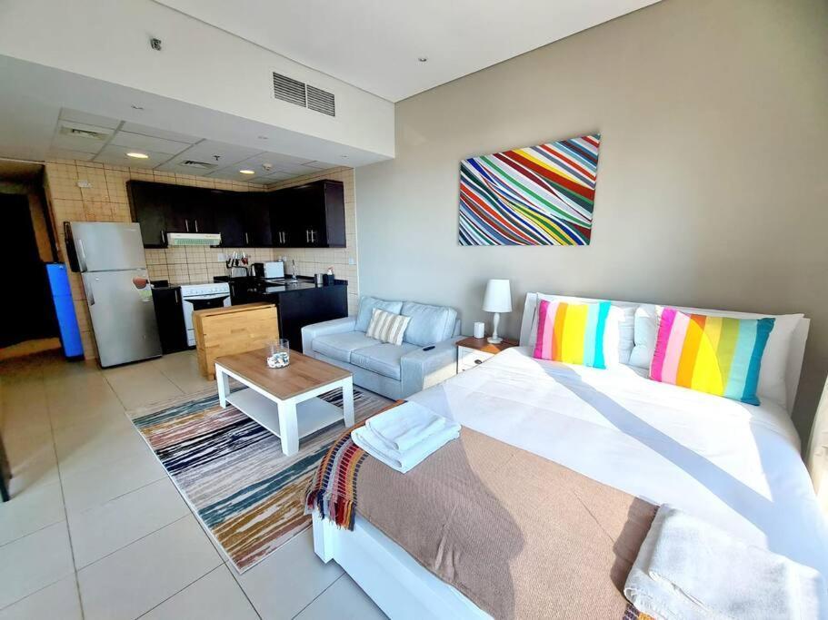 Sunrise Homes - With Huge Balcony & Amazing View Near Jbr Appartement