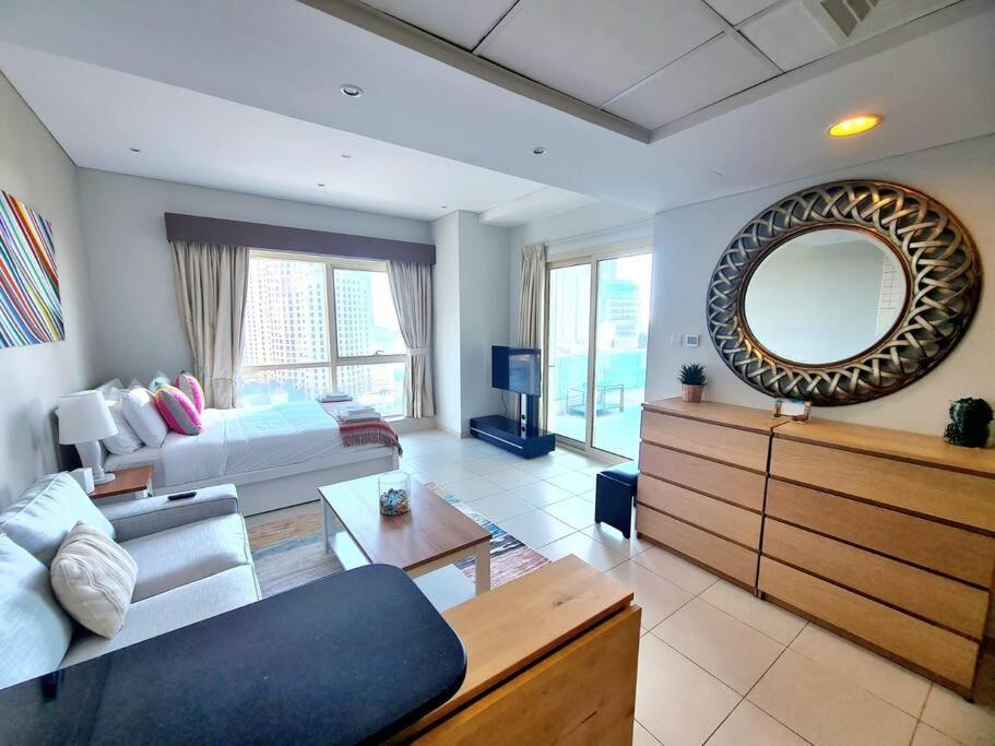 Sunrise Homes - With Huge Balcony & Amazing View Near Jbr Appartement