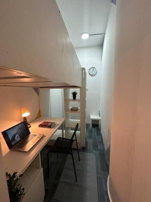 Loft Style Partition In Shared In Al Barsha 1 Near Moe Metro Dubaï