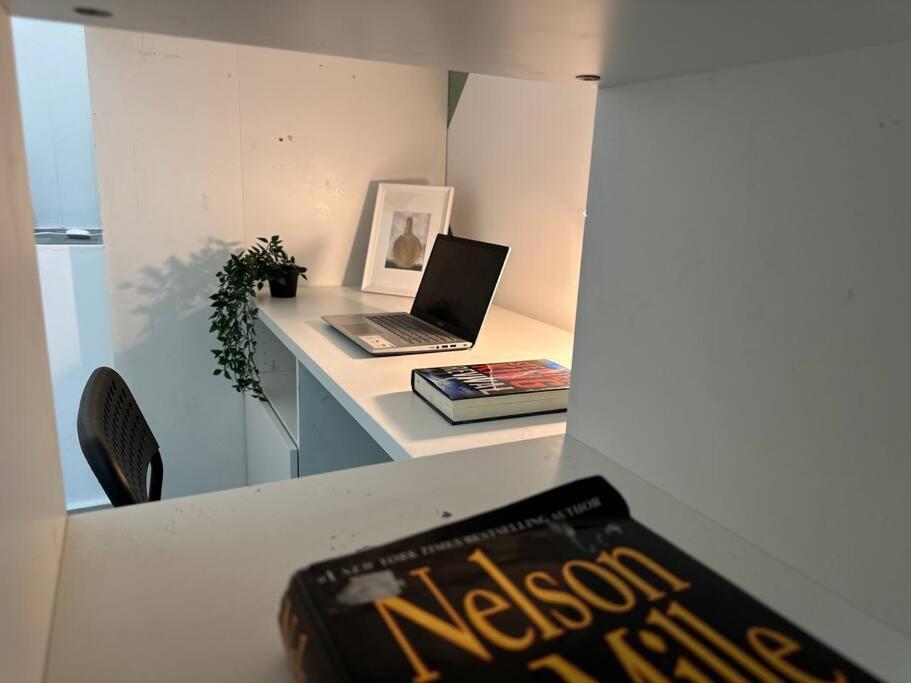 Appartement Loft Style Partition In Shared In Al Barsha 1 Near Moe Metro Dubaï