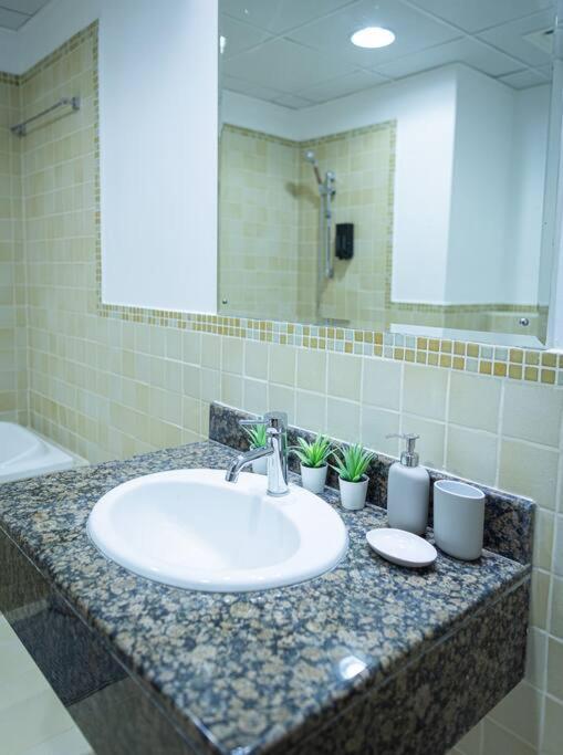 Apartemen Shams Front Jbr By Happy Season *