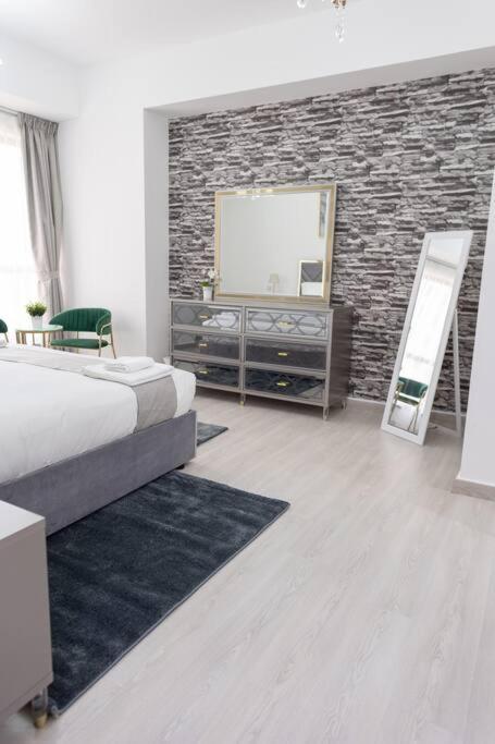 Apartemen Shams Front Jbr By Happy Season *
