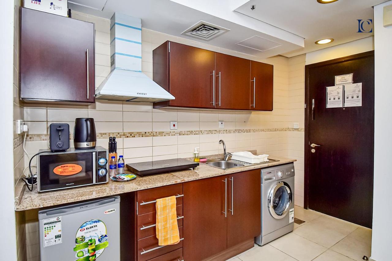 Apartment Well-kept Furnished In Jumeirah Towers - Chr Dubai